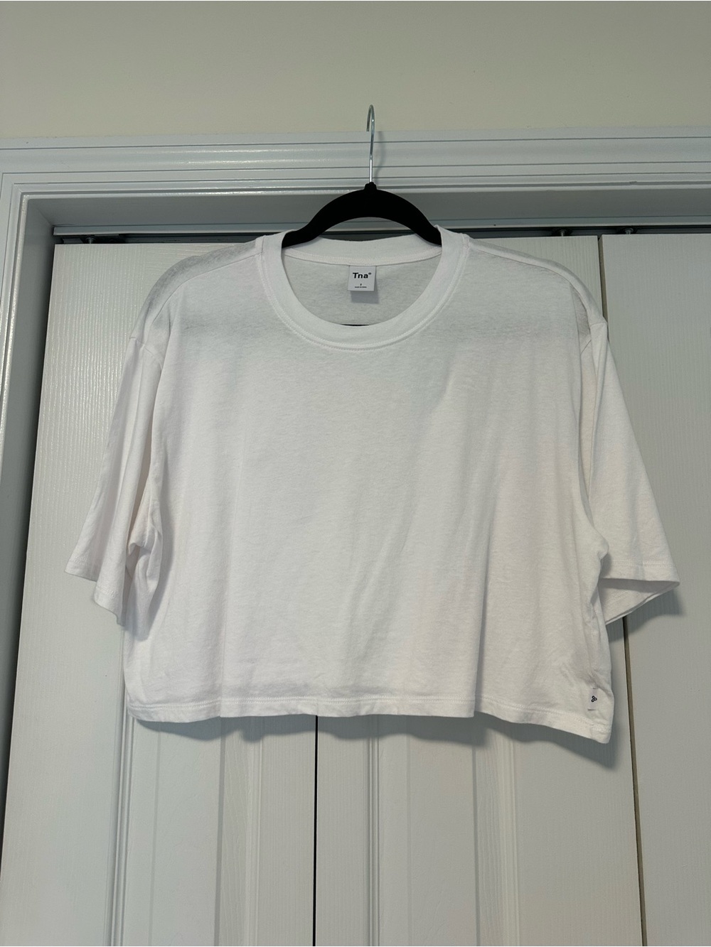 Aritzia TNA Cropped Short Sleeve Tee